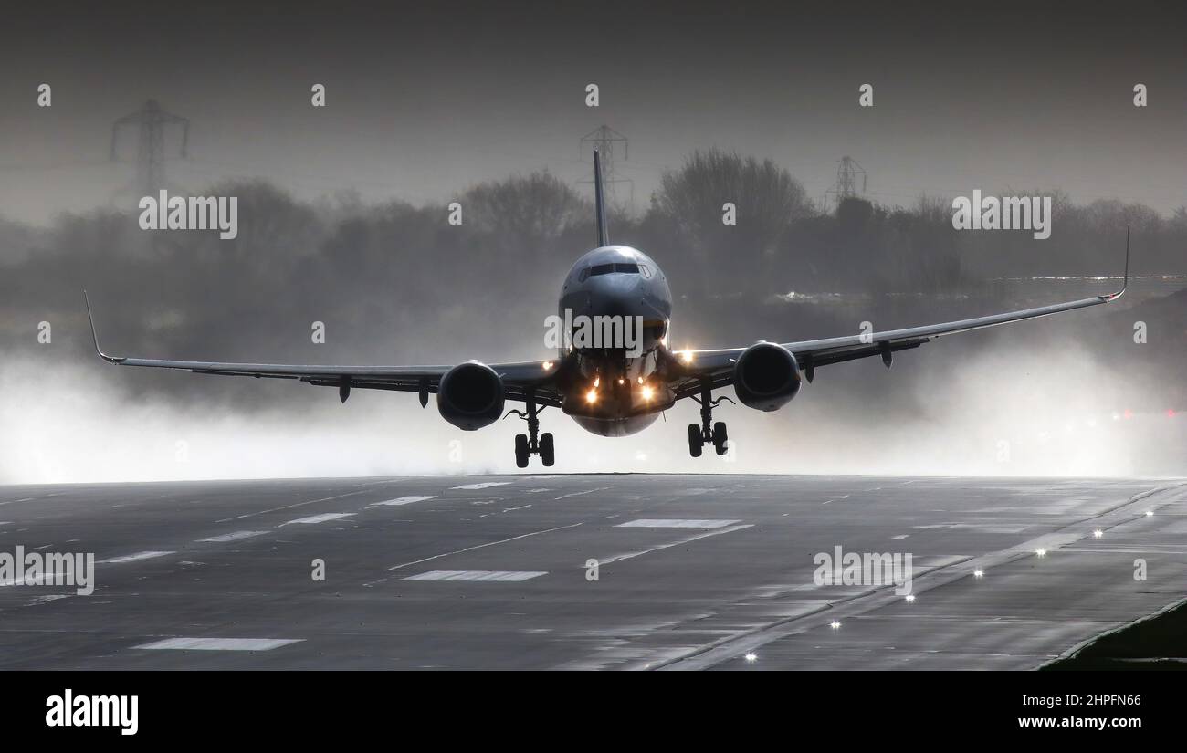 777 Plane landing at Birmingham International Airport during Storm Franklin Stock Photo