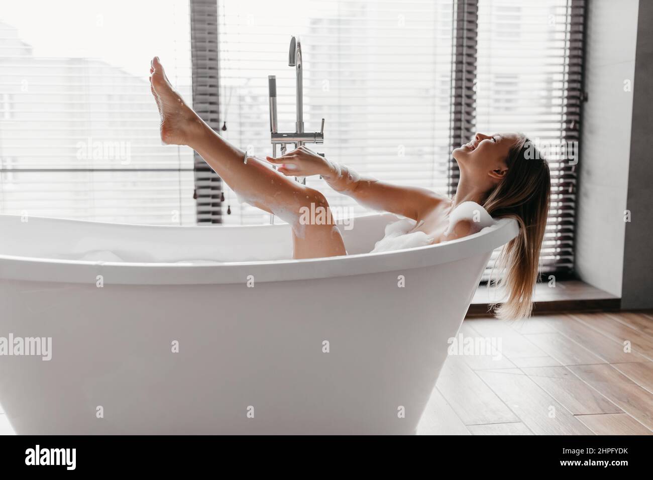 Woman legs bathtub foam hi-res stock photography and images - Page 3 - Alamy