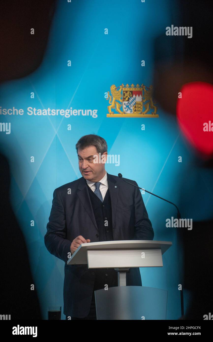 Markus Soeder behind the lectern in the background the Bavarian coat of arms. On February 21, 2022, Markus Soeder ( CSU ), Prime Minister of Bavaria, and Hendrik Wuest ( CDU ), Prime Minister of North Rhine-Westphalia, met in Munich for talks. Afterwards, they informed in a press conference about the results and future action on the issue of climate crisis. (Photo by Alexander Pohl/Sipa USA) Stock Photo