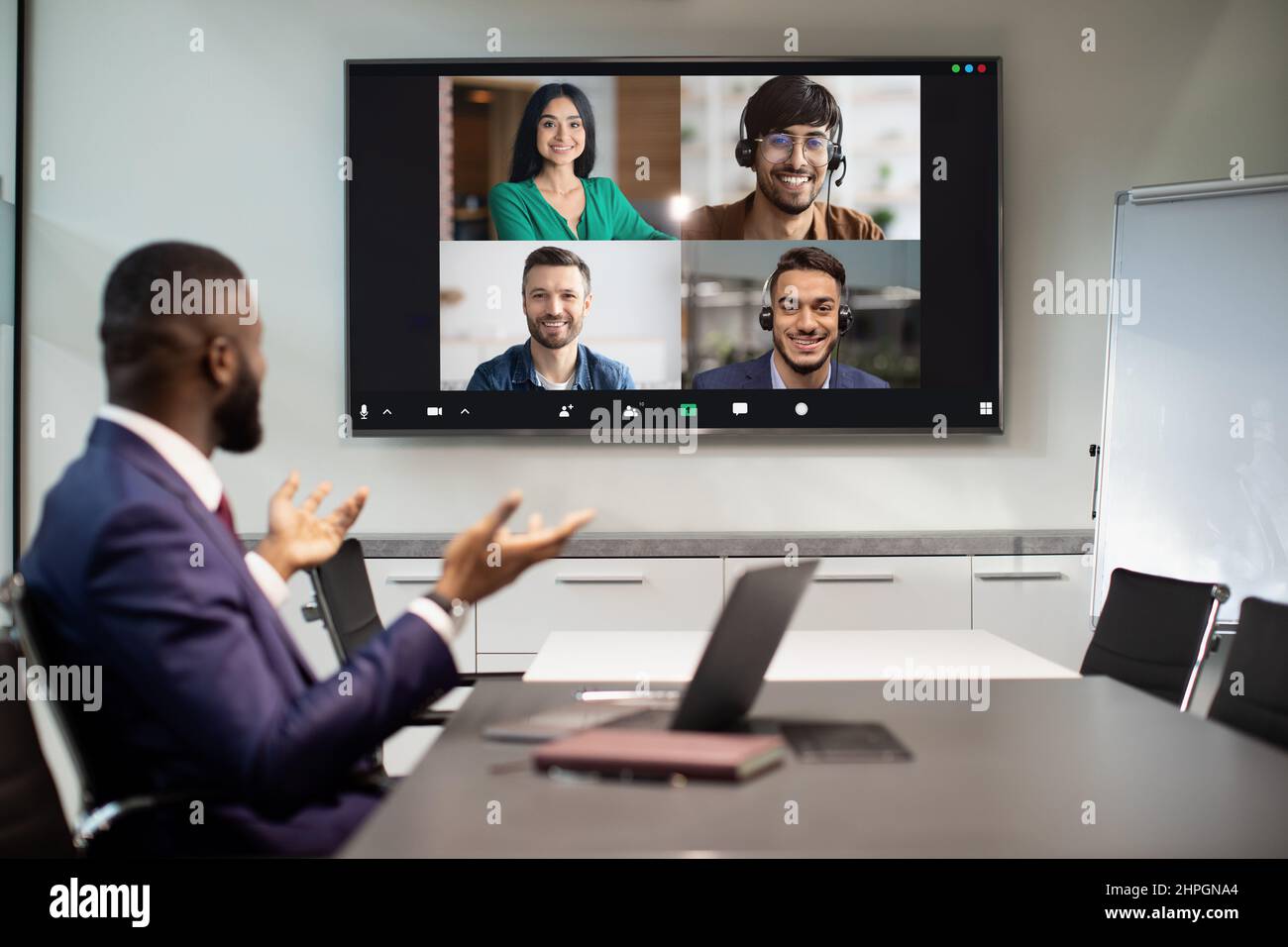 Employee in video conference team hi-res stock photography and images ...