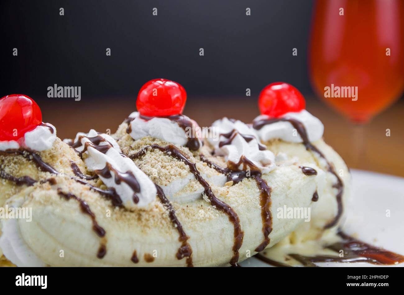 Classic banana split hi-res stock photography and images - Alamy