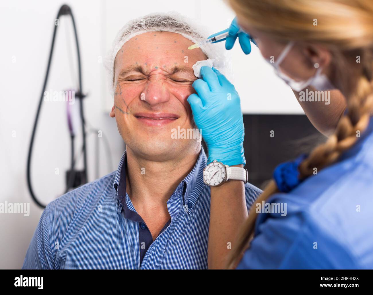 Hand syringe doing injection hi-res stock photography and images - Alamy