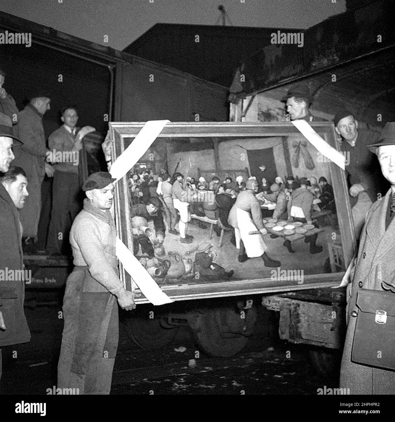 Pieter Bruegel's painting The Peasant Wedding is brought back to Vienna from Salzburg ca.  17 October 1945 Stock Photo