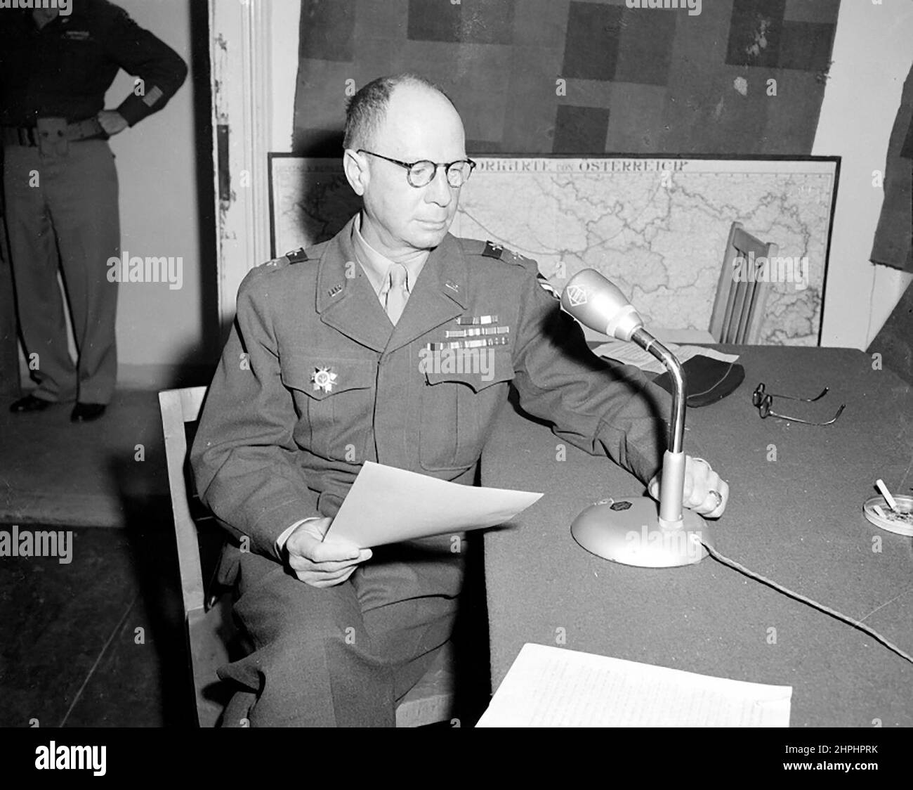 Walter M. Robertson during his opening speech in the Salzburg studio of the broadcaster Rot-Weiss-Rot ca.  6 June 1945 Stock Photo