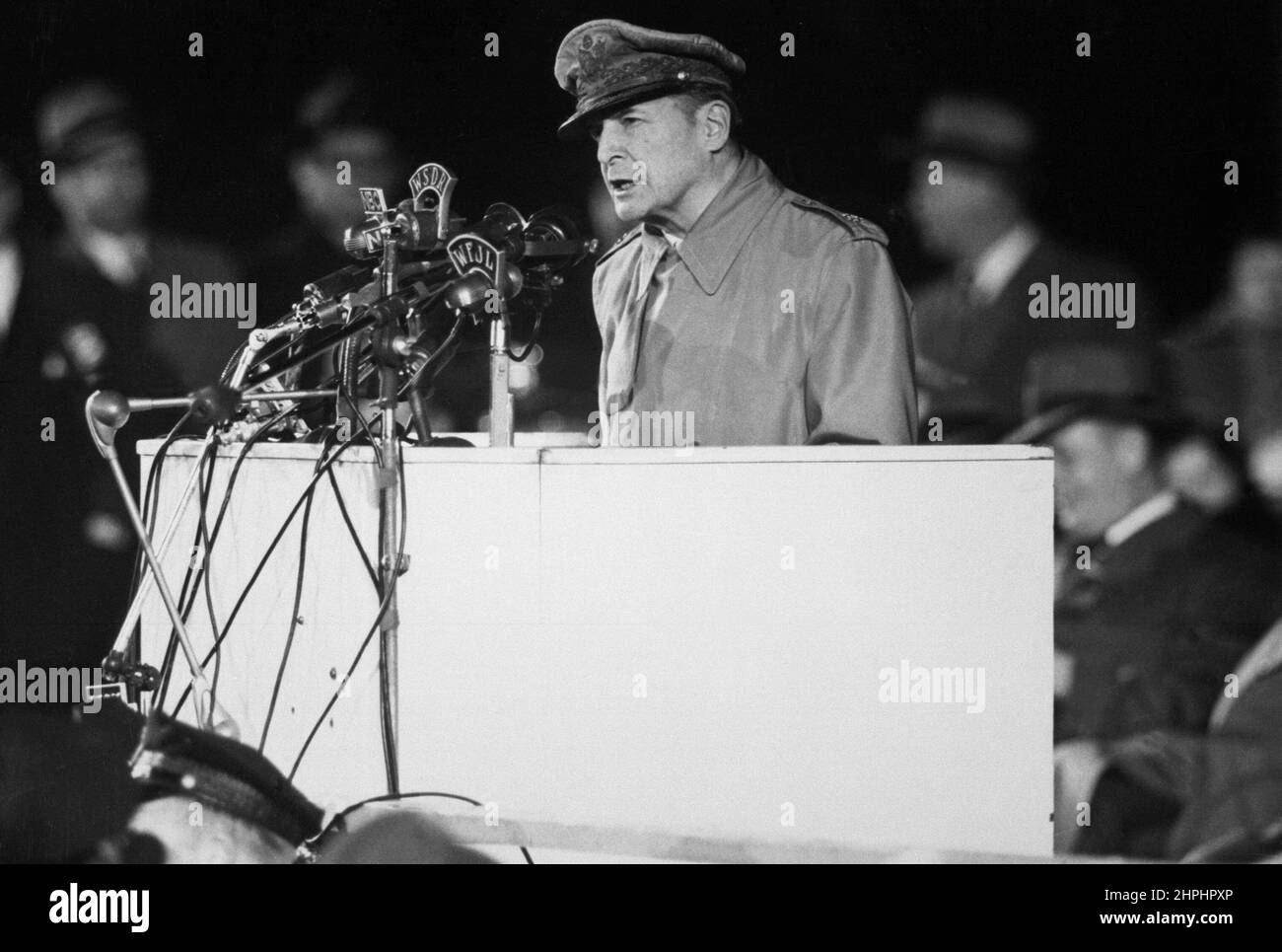 General Douglas MacArthur addressing an audience of 50,000 at Soldier's Field, Chicago, on his first visit to the United States in 14 years ca. April 1951 Stock Photo