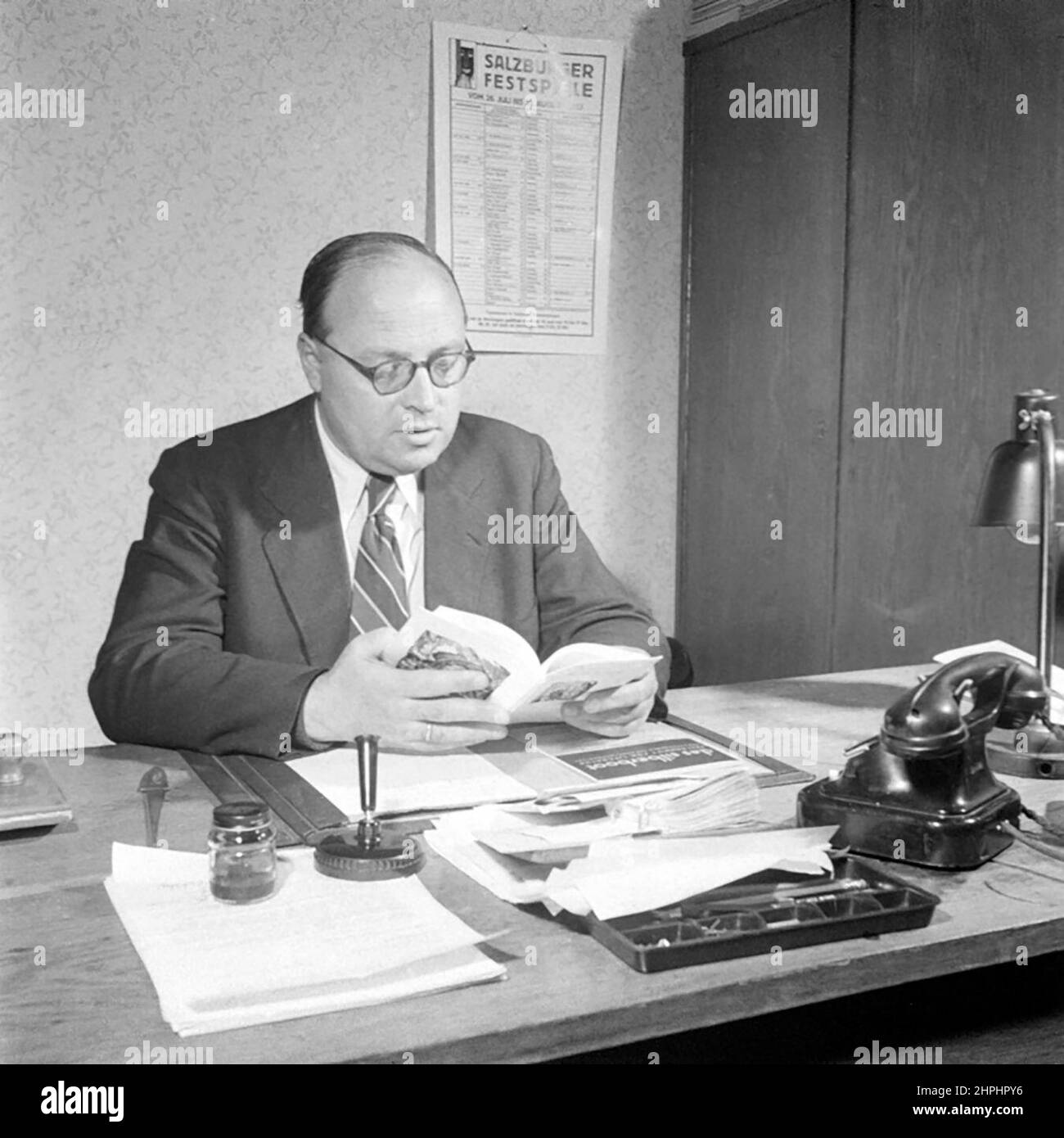 The Austrian writer and poet Ernst Schoenwiese ca.  1954 Stock Photo