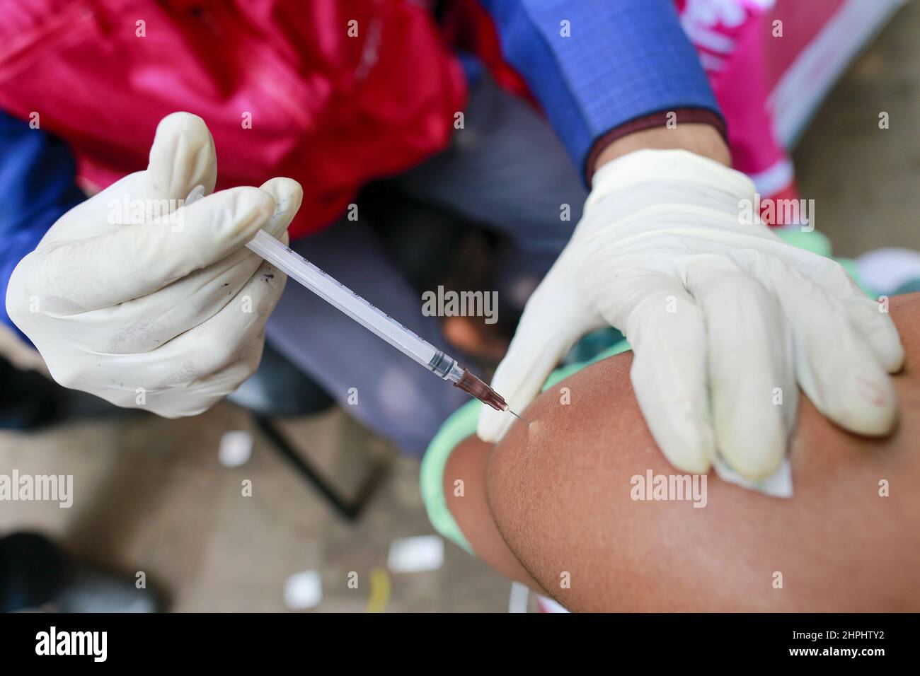 Dhaka, Bangladesh. 21st Feb, 2022. Bangladeshi underprivileged people receives a dose of the J&J coronavirus vaccine at an makeshift inoculation center as the government takes its vaccination drive to the grassroots, in Dhaka, Bangladesh, February 21, 2022. (Photo by Suvra Kanti Das/Sipa USA) Credit: Sipa USA/Alamy Live News Stock Photo