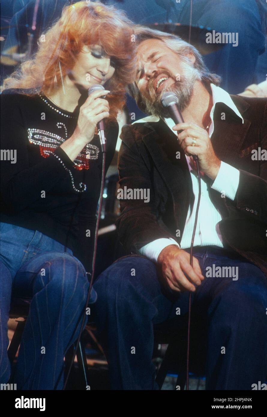 Kenny rogers dottie west hi-res stock photography and images - Alamy