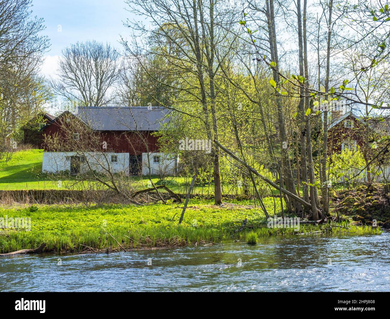 Farmhouse on a river hi-res stock photography and images - Alamy