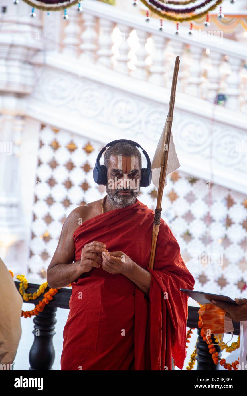 Ramanuja Statue of Equality dedication, Chinna Jeeyar Swamy with headphones, Hyderabad, Telengana, India Stock Photo