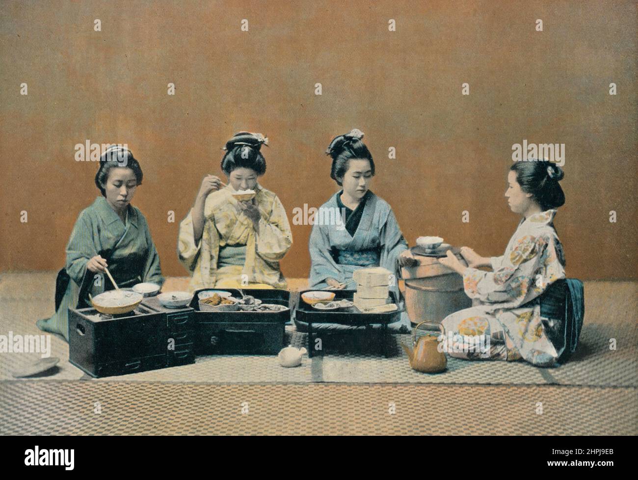 UNE SALLE A MANGER. Au Japon III 1895 - 1900  (6)  - 19 th century french colored photography print Stock Photo