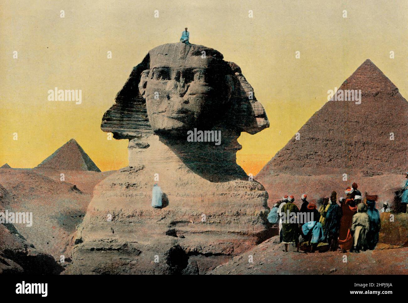 LE SPHINX ET LES PYRAMIDES. Autour Du Monde Egypte Paysages Monuments 1895 - 1900  (2)  - 19 th century french colored photography print Stock Photo