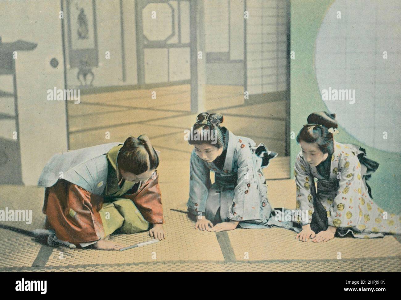 VISITE DE CÉRÉMONIE AU JAPON. Autour Du Monde Japon  Moeuers Usages 1895 - 1900  (5)  - 19 th century french colored photography print Stock Photo