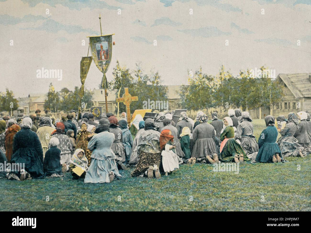 PROCESSION AU VILLAGE. Autour Du Monde Russie 1895 - 1900 Costumes Coutumes  (2)  - 19 th century french colored photography print Stock Photo