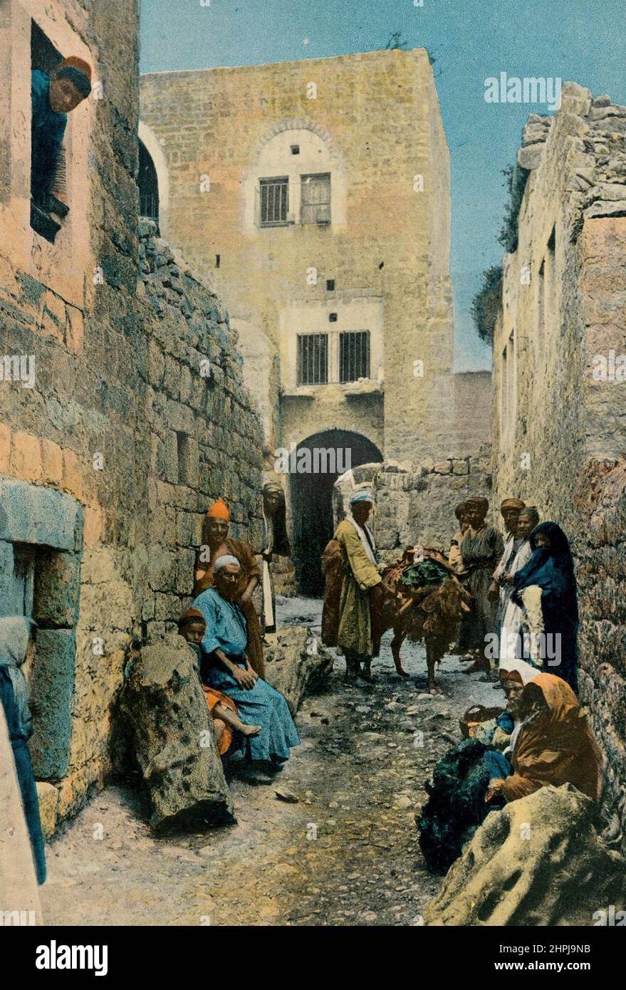 BETHLÉEM.— UNE RUE. Autour Du Monde Terre Sainte 1895 - 1900  (5)  - 19 th century french colored photography print Stock Photo