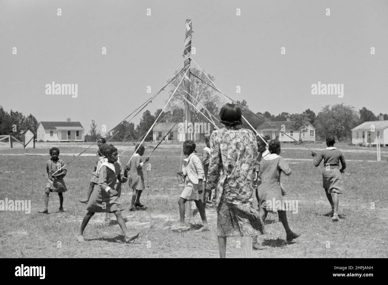 Marion Post Wolcott - School children rehearsing Maypole festivity, in Gee's Bend, Alabama, USA - 1939. Stock Photo
