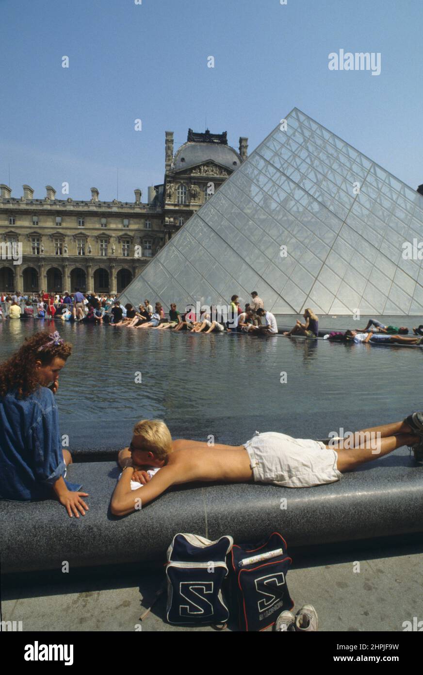 France  paris ile de france pyramide du LOUVRE Ieoh Ming Pei ARCHITECT Stock Photo