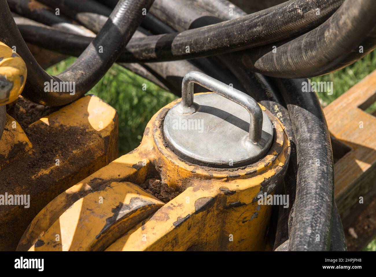 Department for filling fuel and oil in hydraulic pump hydraulic