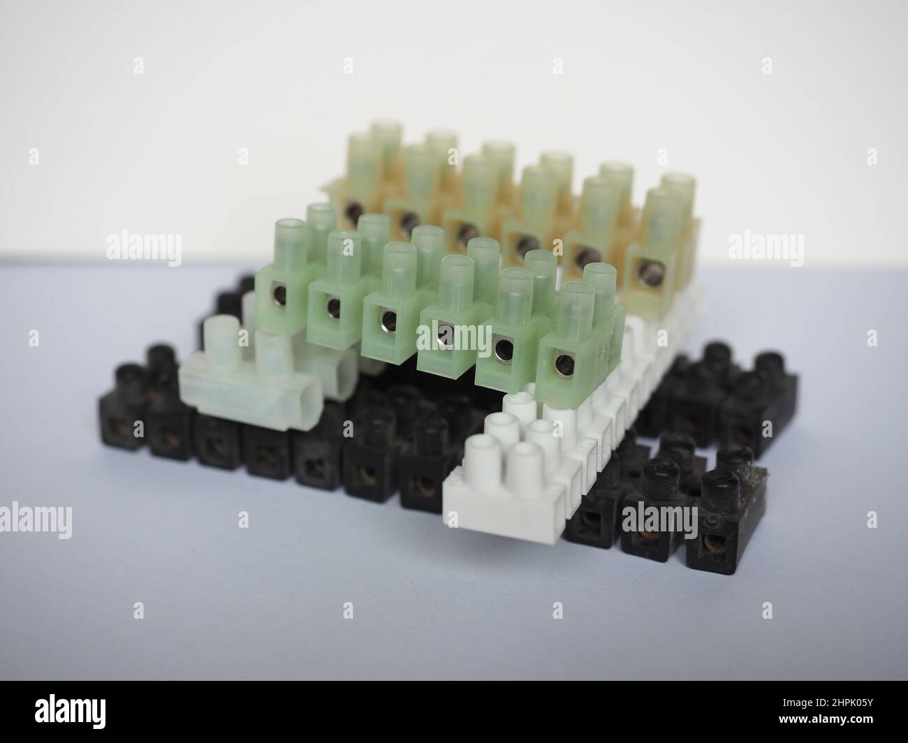 electrical terminal blocks of many sizes and colors Stock Photo Alamy