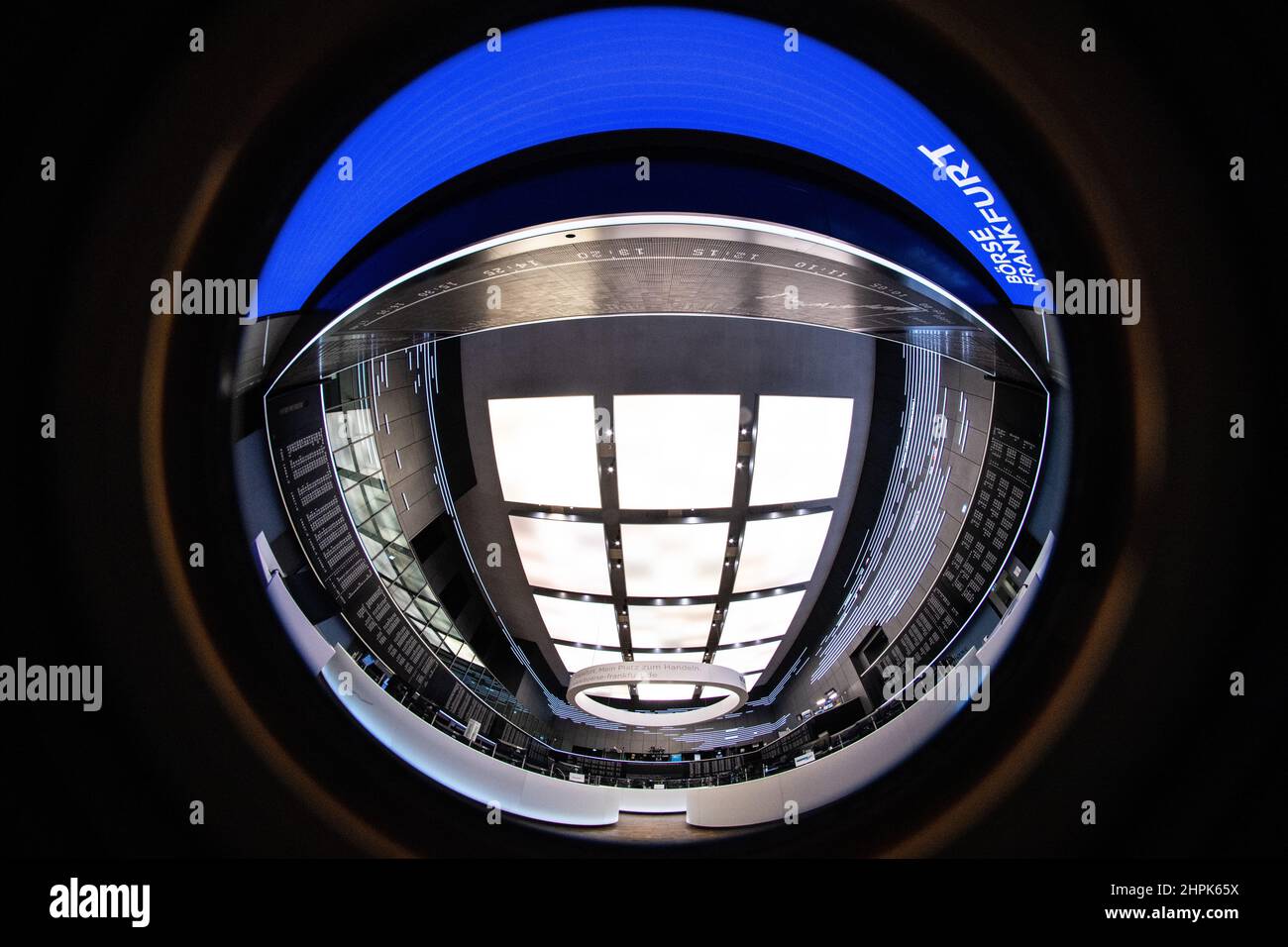 22 February 2022, Hessen, Frankfurt/Main: The trading hall of Deutsche Börse is almost deserted (shot with extreme wide-angle lens). The escalating conflict between Russia and Ukraine has led to a continuation of the downward slide on the stock markets. Photo: Boris Roessler/dpa Stock Photo