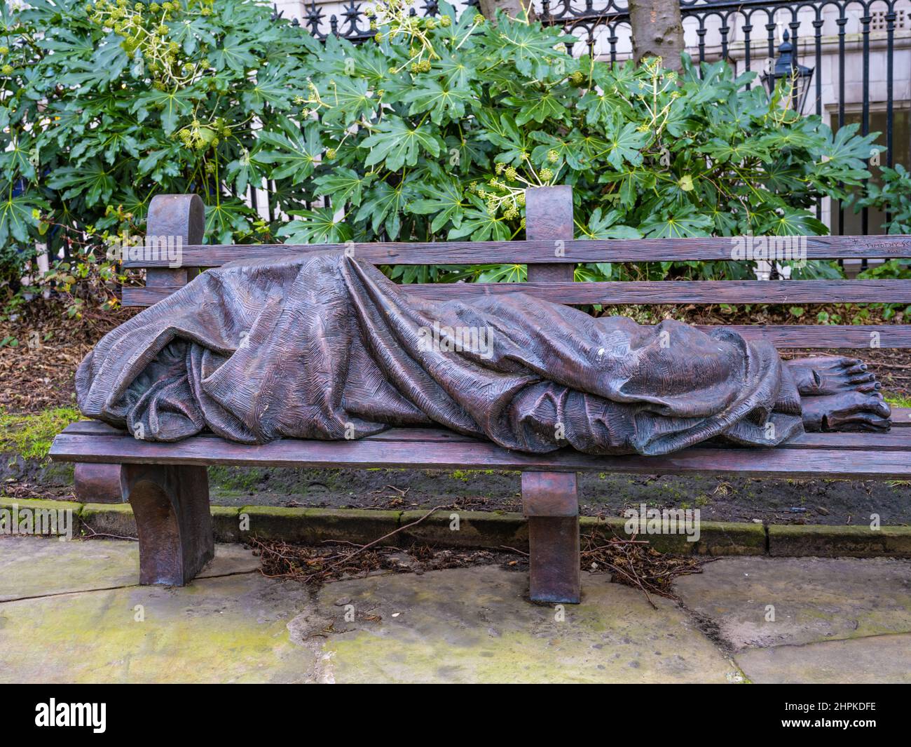 Homeless jesus statue in Our Lad and Saint Nicholas Church, Liverpool Stock Photo