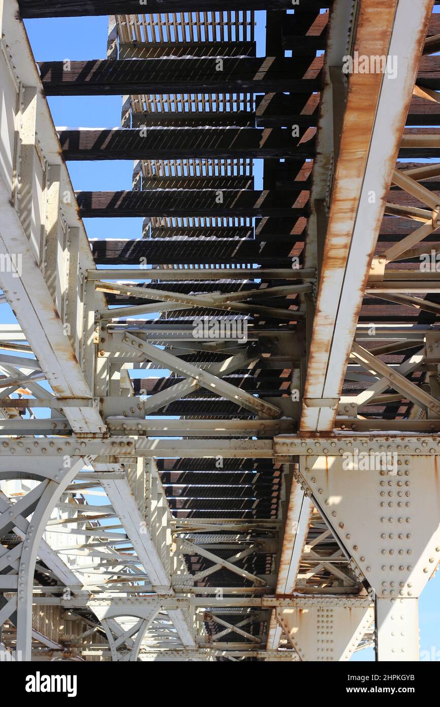 Rusty steel framework of Chicago's el train Stock Photo - Alamy