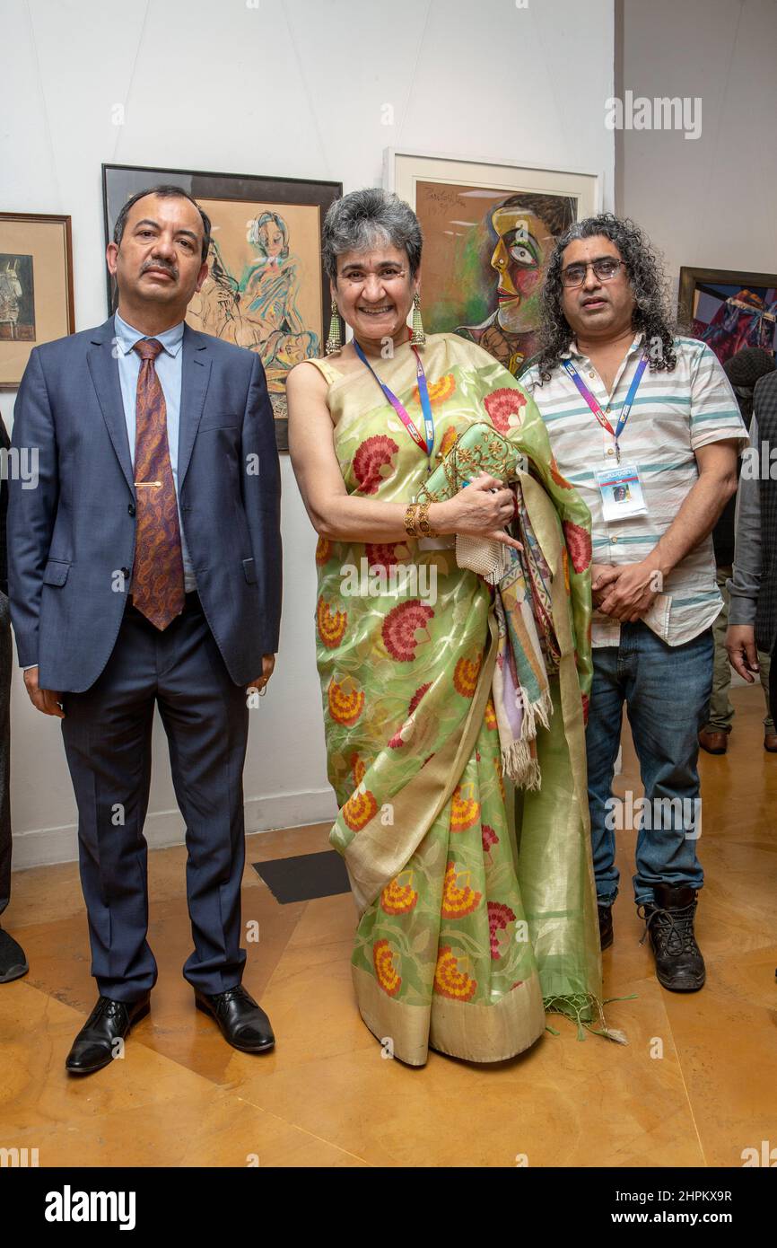 New Delhi, India, February 21st 2022: Indian Council for Cultural Relations Director General Mr.KUMAR TUHIN as a Guest of Honour with Ratan Kaul, Founder President PUBLIC DIPLOMACY FORUM and Painter Neerajj Mittra at the inauguration of an Exhibition of Painting and sculptor at Visual Art Gallery, India Habitat Centre, New Delhi (Photo by Prabhas Roy/Pacific Press) Stock Photo