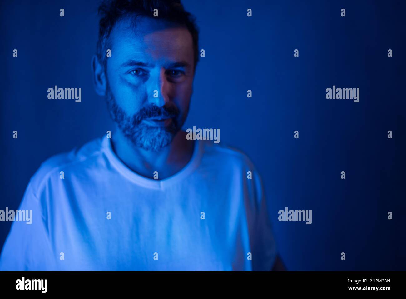 Man dark alone sad face hi-res stock photography and images - Alamy