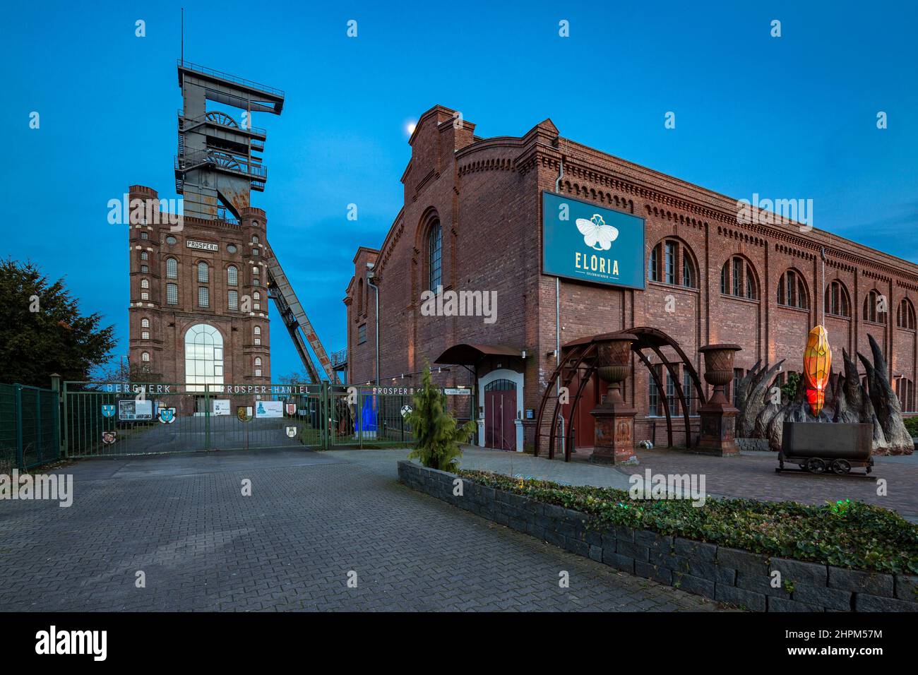 Germany, Bottrop, Ruhr area, Westphalia, North Rhine-Westphalia, NRW, Route of Industrial Heritage, hard coal mining industry, coalmine Prosper-Haniel, shaft tower Prosper II, Malakoff tower with headframe and former pithead bath, nowadays FLORIA adventure factory and catering trade Stock Photo