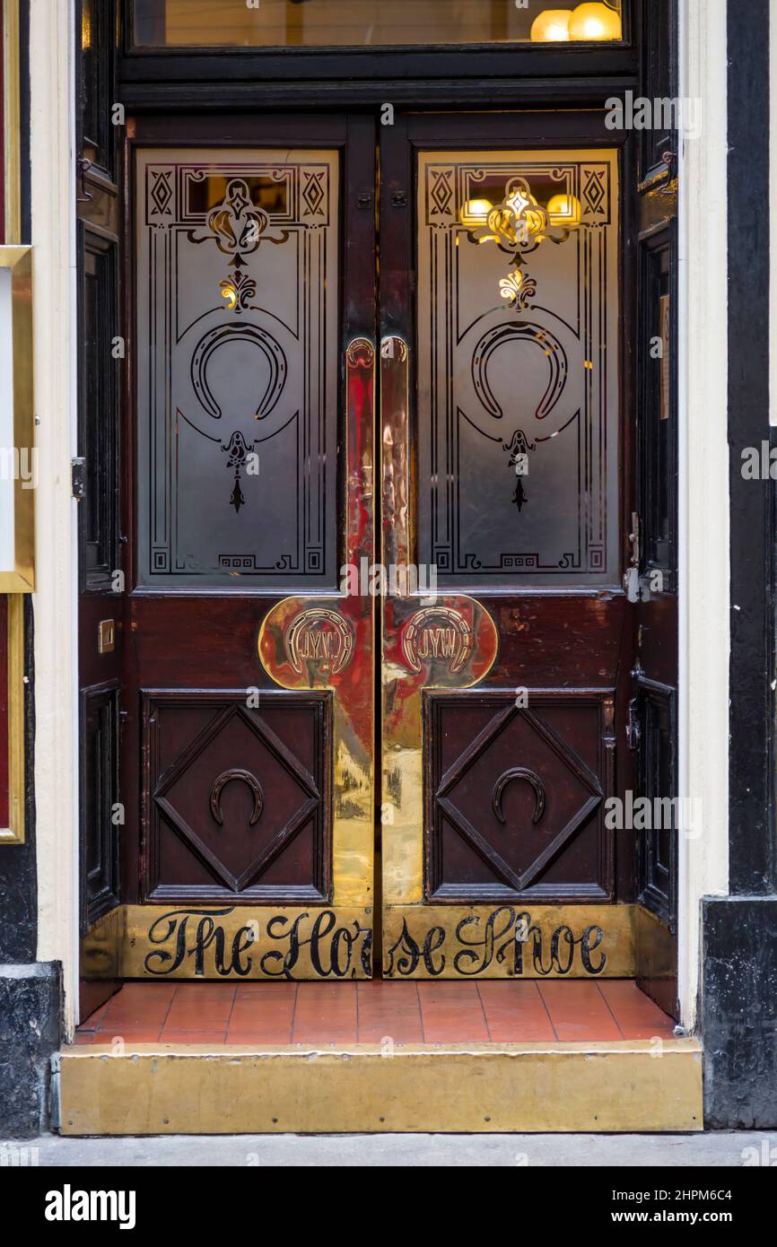 Horse Shoe Bar entrance doors, Glasgow city centre, Drury Street, Scotland, UK Stock Photo