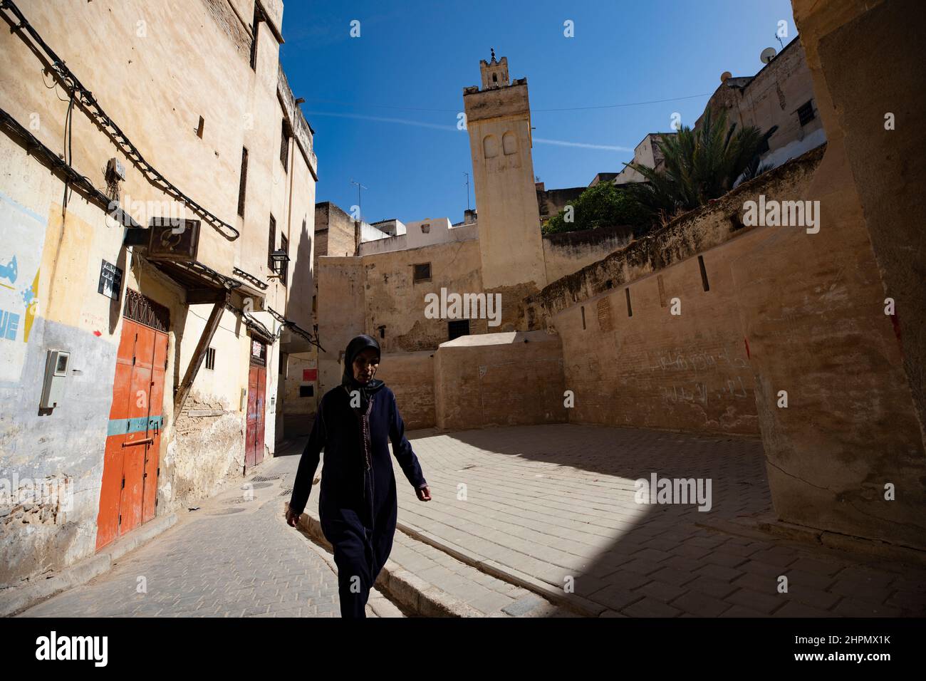 Narrow alleyways and pedestrian streets of the Fez medina - Morocco. Stock Photo