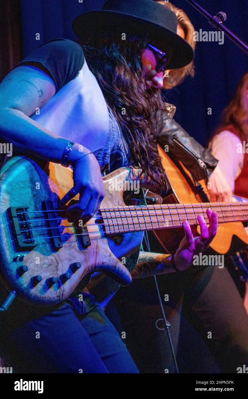 French-Canadian bassist Mari Josee Dandeneau playing with fellow Canadian and singer/songwriter Lynn Hanson Stock Photo