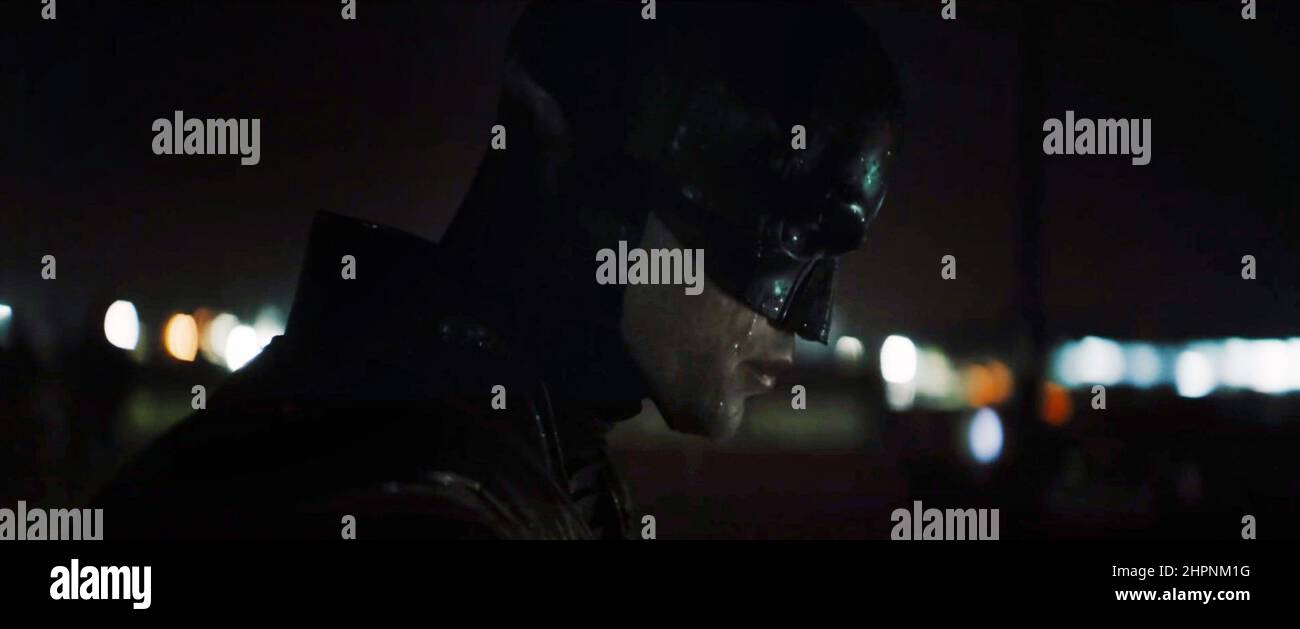 THE BATMAN, Robert Pattinson as Bruce Wayne / Batman, 2021. © Warner Bros. / Courtesy Everett