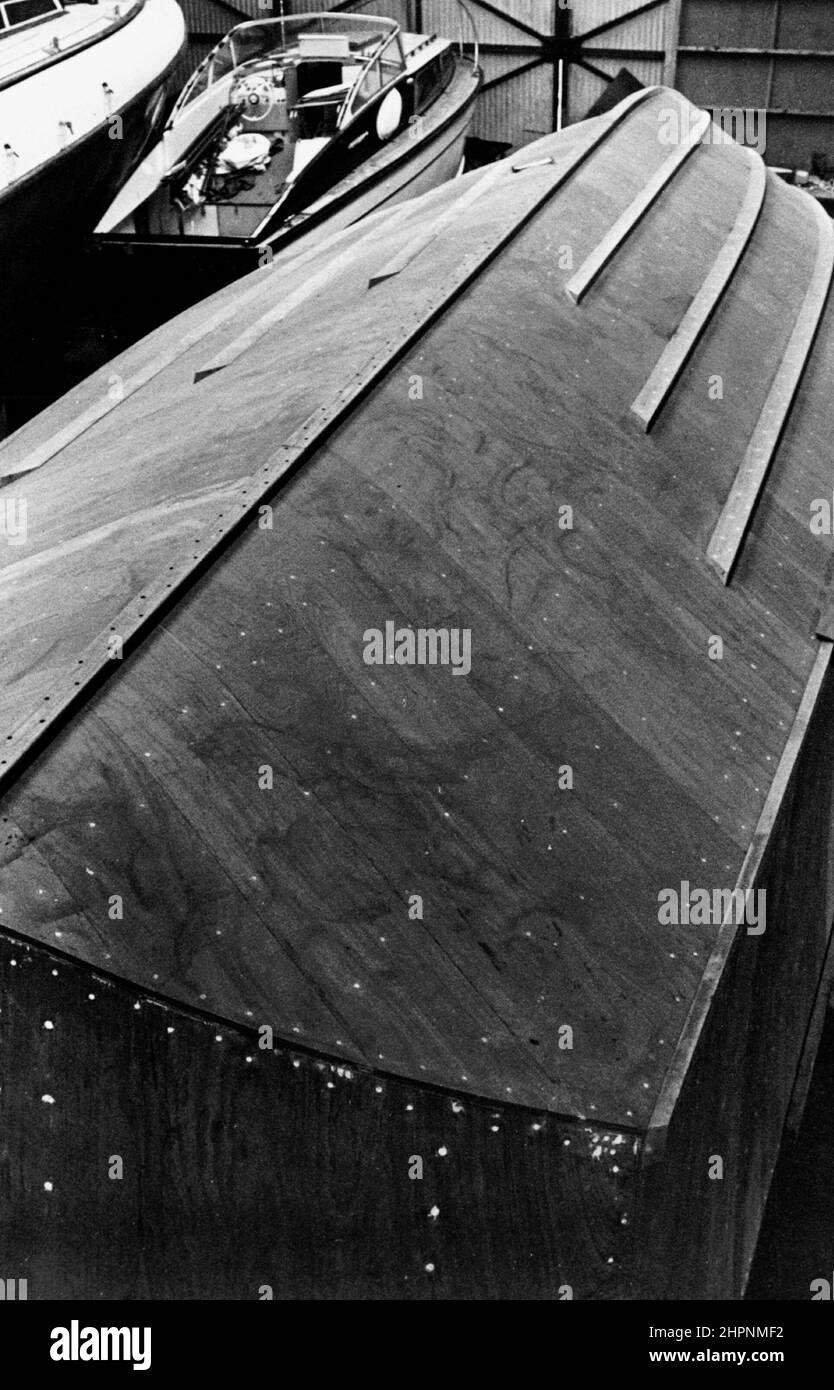 AJAXNETPHOTO. 1973. HAMBLE POINT, ENGLAND. - MOTOR CRUISER BUILDING - UPTURNED WOODEN HULL OF THE FAIREY MARINE 60FT ALMIRA CLASS PATROL BOAT UNDER CONSTRUCTION.PHOTO:JONATHAN EASTLAND/AJAX REF:73282 Stock Photo