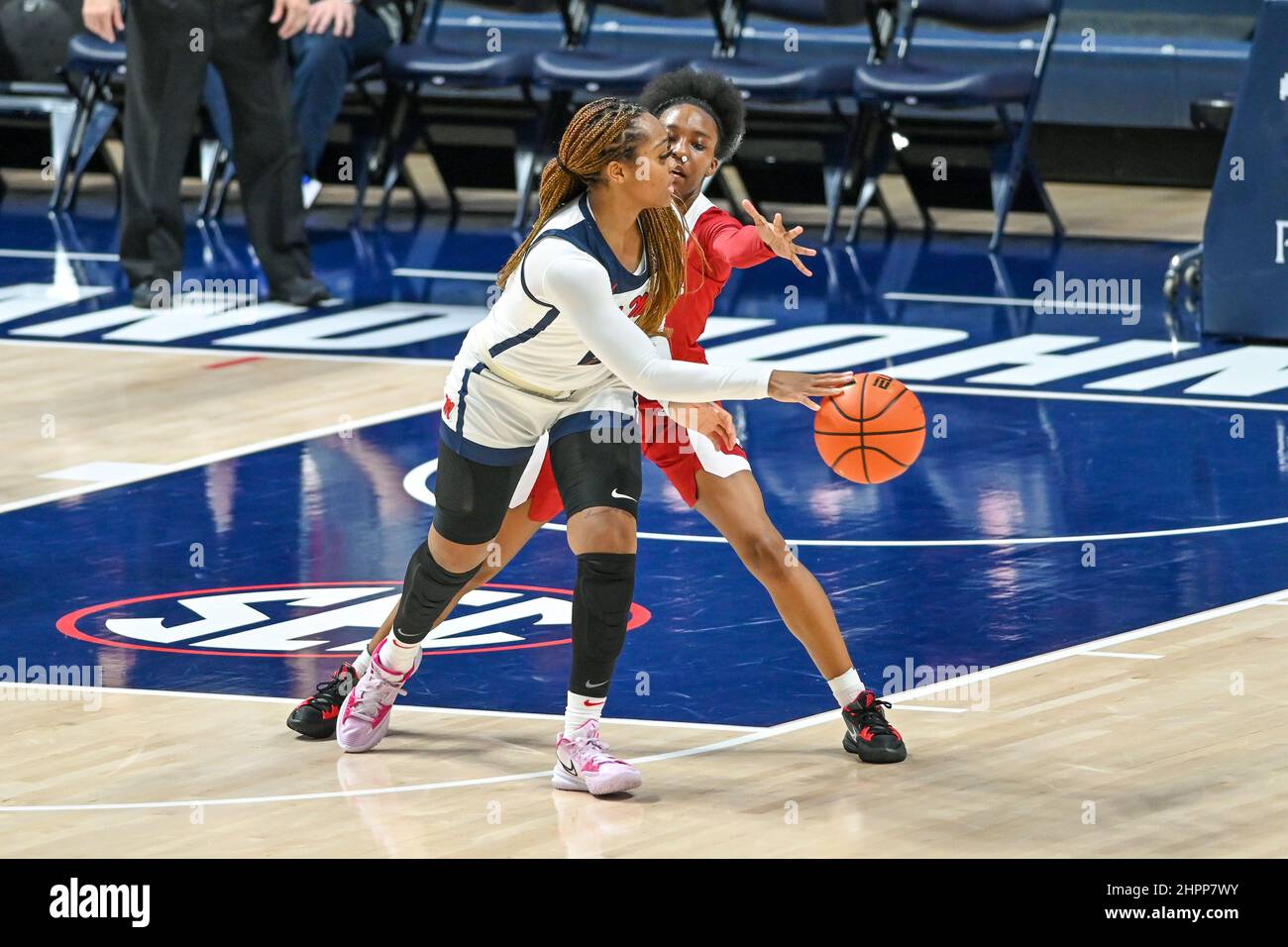 Oxford, MS, USA. 22nd Feb, 2022. Ole' Miss guard Mimi Reid (2) looks for an opening against Arkansas guard Samara Spencer (2) during the college basketball game between the Arkansas Razorbacks and the Ole' Miss Rebels on February 22, 2022 at the SJB Pavilion in Oxford, MS. (Photo by: Kevin Langley/CSM). Credit: csm/Alamy Live News Stock Photo