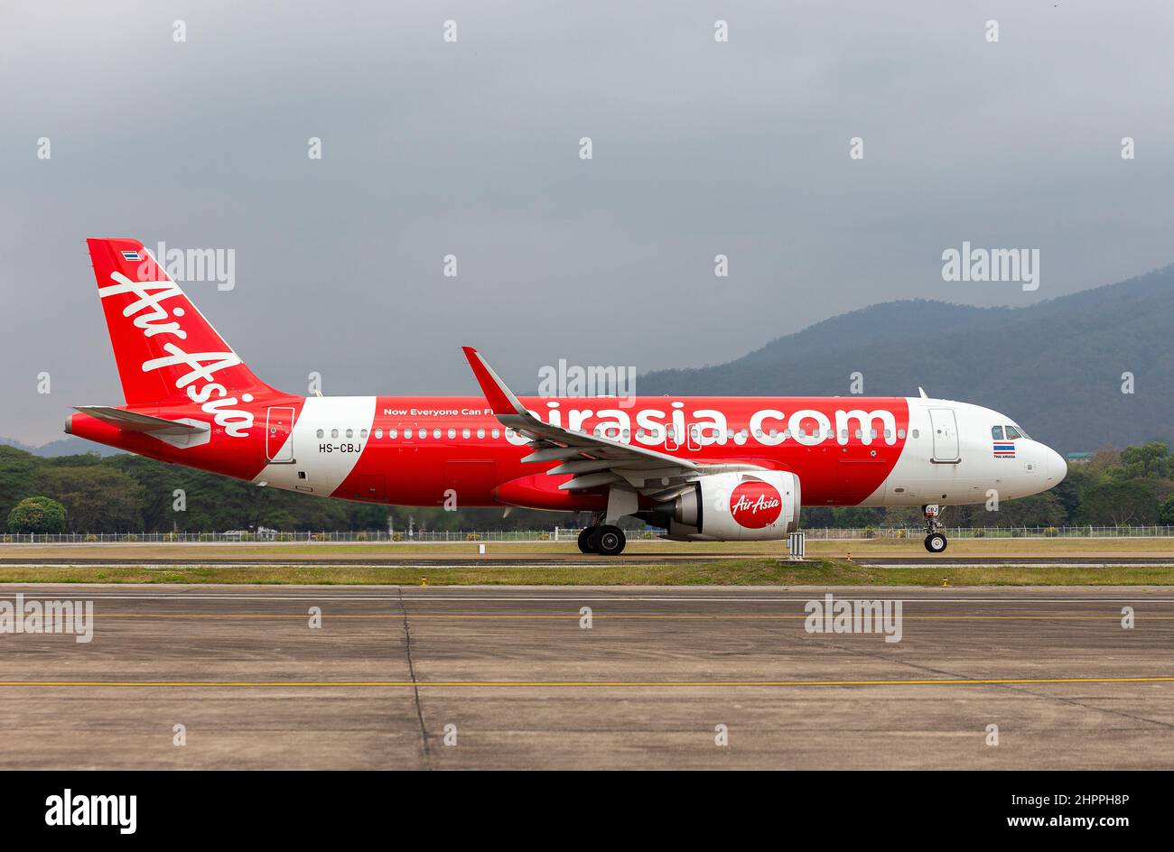 Chiang Mai, Thailand. 22nd Feb, 2022. Thai AirAsia airplane runs on the runway at Chiang Mai International Airport (CNX). Thailand has raised the COVID-19 alert to level 4 following a sharp increase in omicron variant infections nationwide. Credit: SOPA Images Limited/Alamy Live News Stock Photo