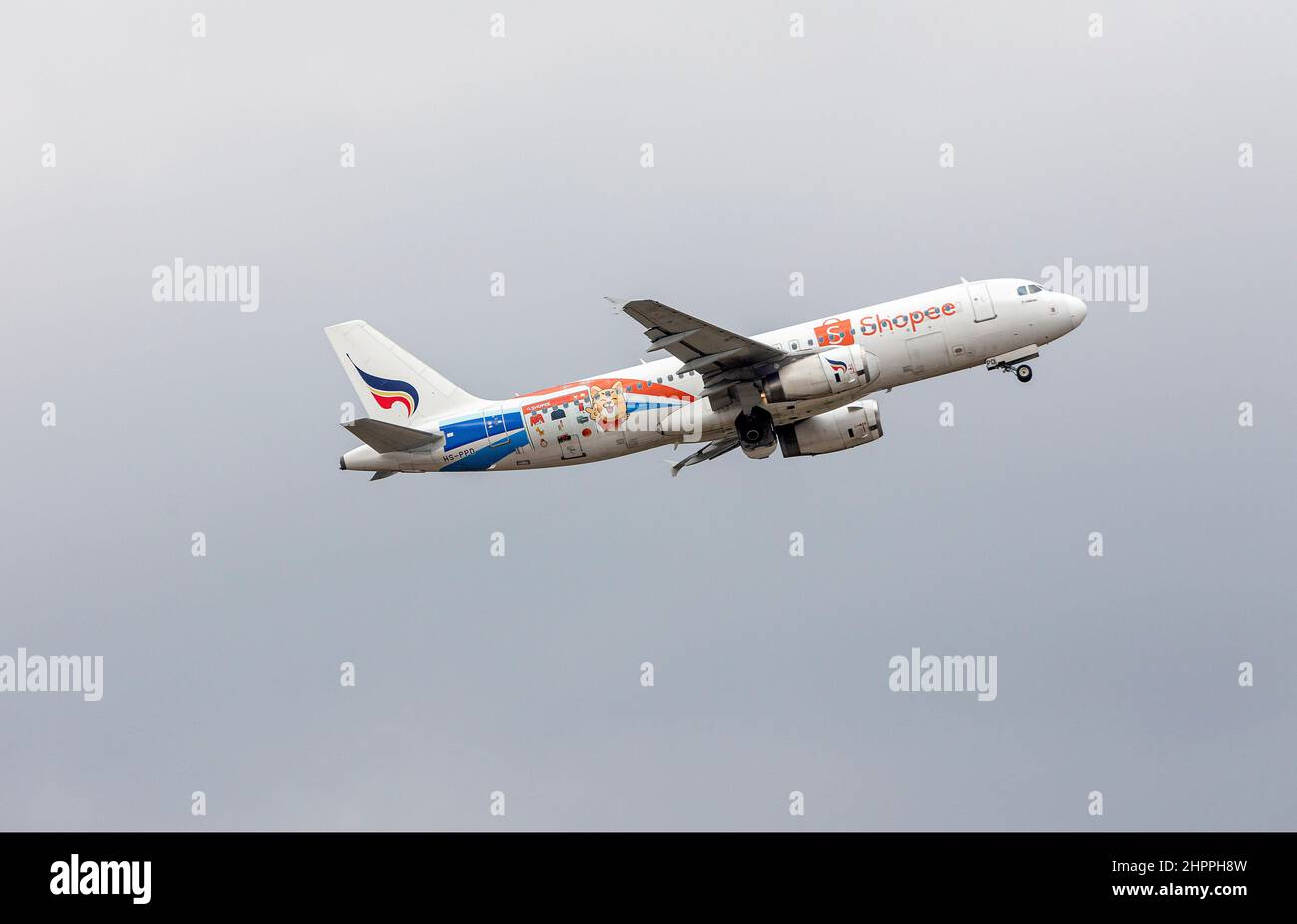 Chiang Mai, Thailand. 22nd Feb, 2022. Bangkok Airways airplane takes off from Chiang Mai International Airport (CNX). Thailand has raised the COVID-19 alert to level 4 following a sharp increase in omicron variant infections nationwide. Credit: SOPA Images Limited/Alamy Live News Stock Photo