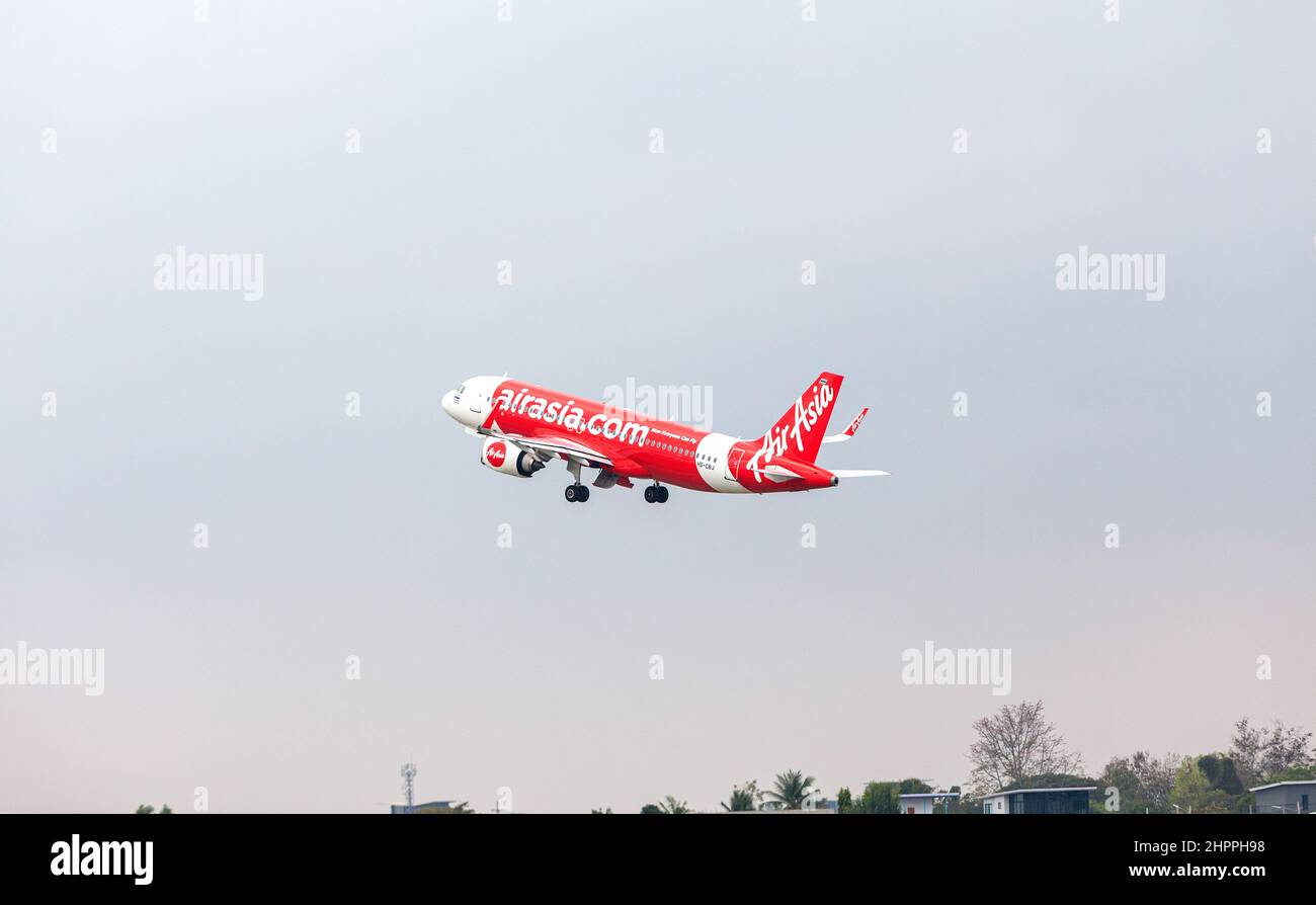 Chiang Mai, Thailand. 22nd Feb, 2022. Thai AirAsia airplane takes off from Chiang Mai International Airport (CNX). Thailand has raised the COVID-19 alert to level 4 following a sharp increase in omicron variant infections nationwide. Credit: SOPA Images Limited/Alamy Live News Stock Photo