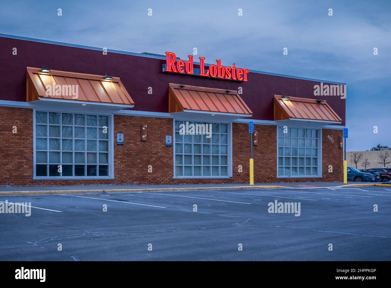 New Hartford, New York - February 16, 2022: Side Building View of Red Lobster Restaurant. Red Lobster Hospitality LLC is an American casual dining res Stock Photo