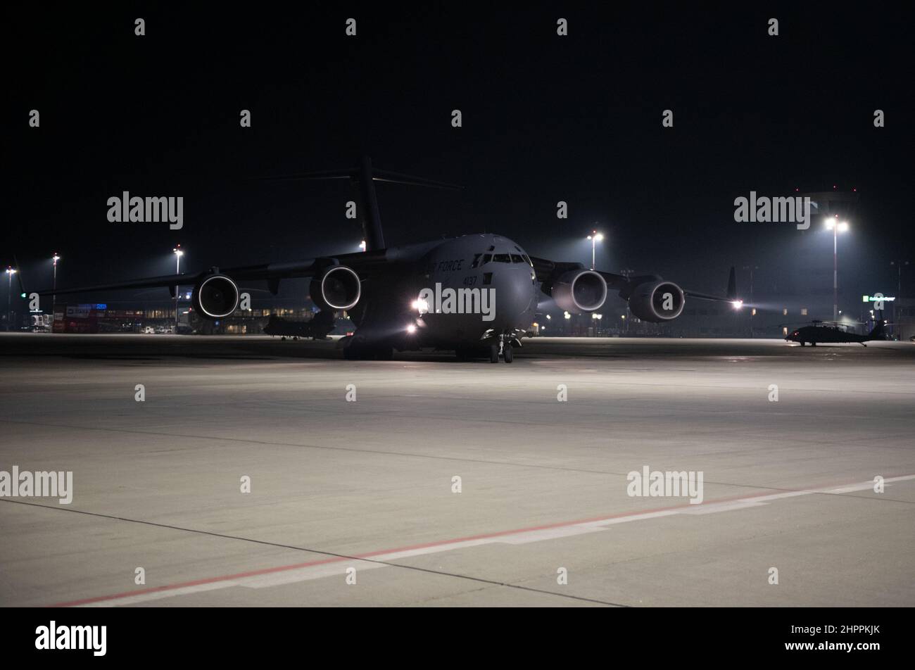 A U.S. Air Force C-17 Globemaster III taxis on the apron at Rzeszów–Jasionka Airport, Poland, Feb. 16, 2022. U.S. troops and cargo are downloaded from C-17 aircraft day and night in support of NATO Allies and partners. (U.S. Air Force photo by Capt. Kevyn Kaler) Stock Photo