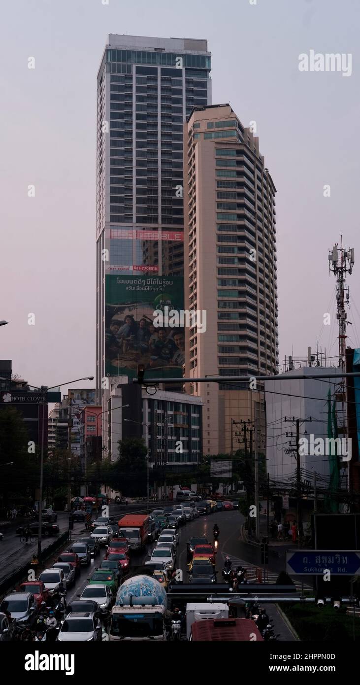 Highrise buildings in bangkok hi-res stock photography and images - Alamy