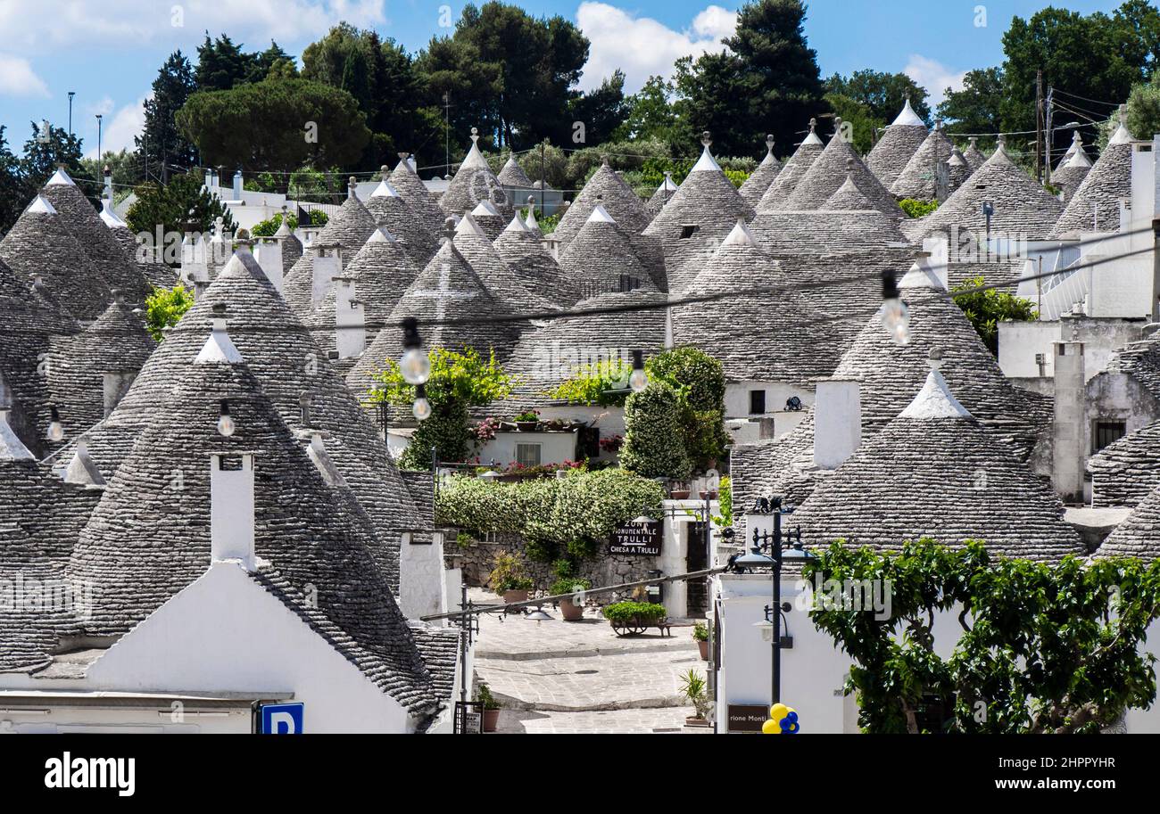 Alberobello apulia homes houses hi-res stock photography and images - Alamy