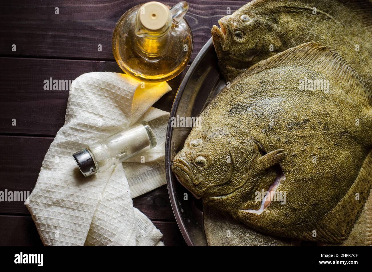 raw cleaned whole flounder fish ready for cooking Stock Photo Alamy