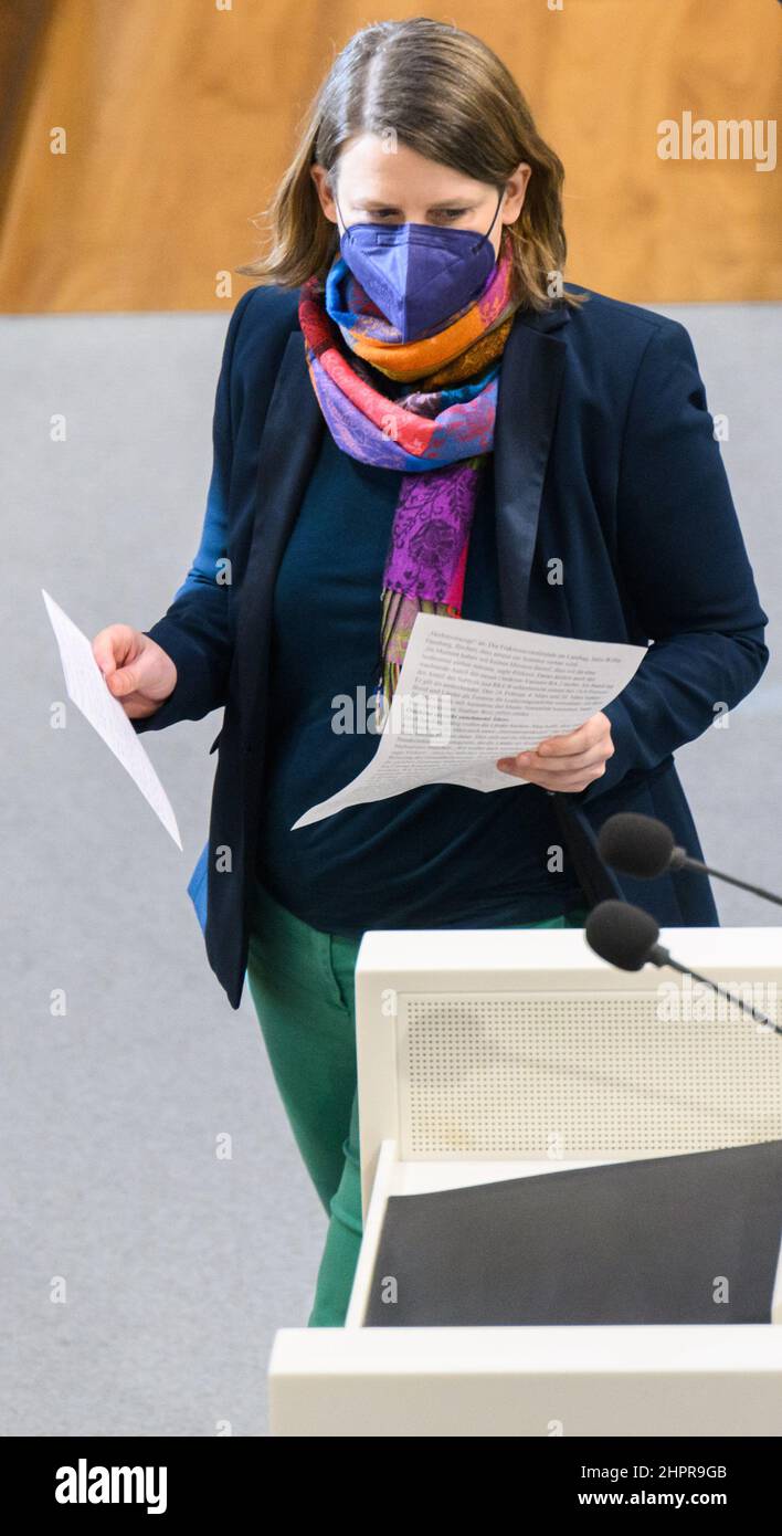 Hanover, Germany. 23rd Feb, 2022. Julia Willie Hamburg (Bündnis 90/Die Grünen) goes to the speaker's podium in the Lower Saxony state parliament. Credit: Julian Stratenschulte/dpa/Alamy Live News Stock Photo