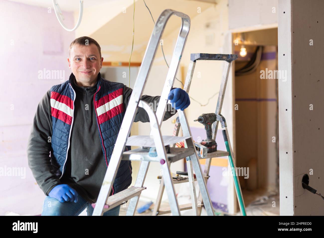 Repair man looking at camera and smiling Stock Photo - Alamy