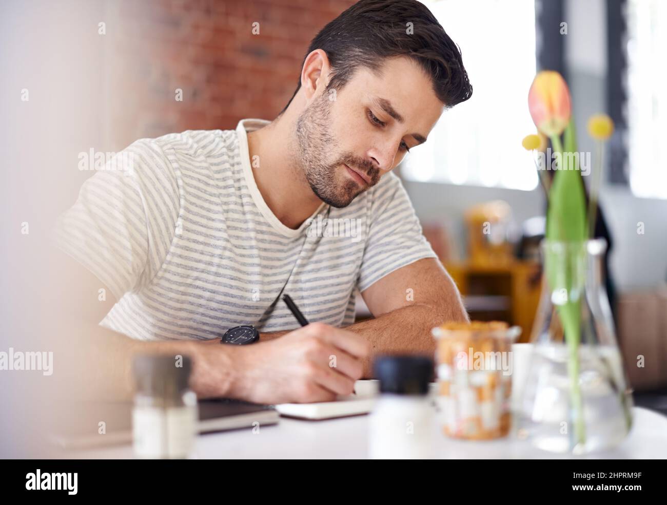 Notebook man hi-res stock photography and images - Alamy