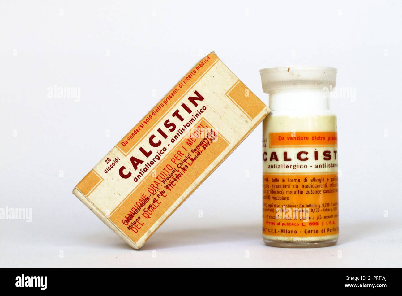 Vintage 1950s CALCISTIN tablets medicine with Calcium Lactate for the treatment of allergies. BOEHRINGER s.r.l. - Milan (Italy) Stock Photo