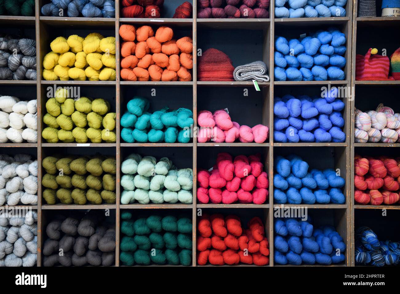 Yarns and knitting wool bundles in various coulours Photo: Henrik ...