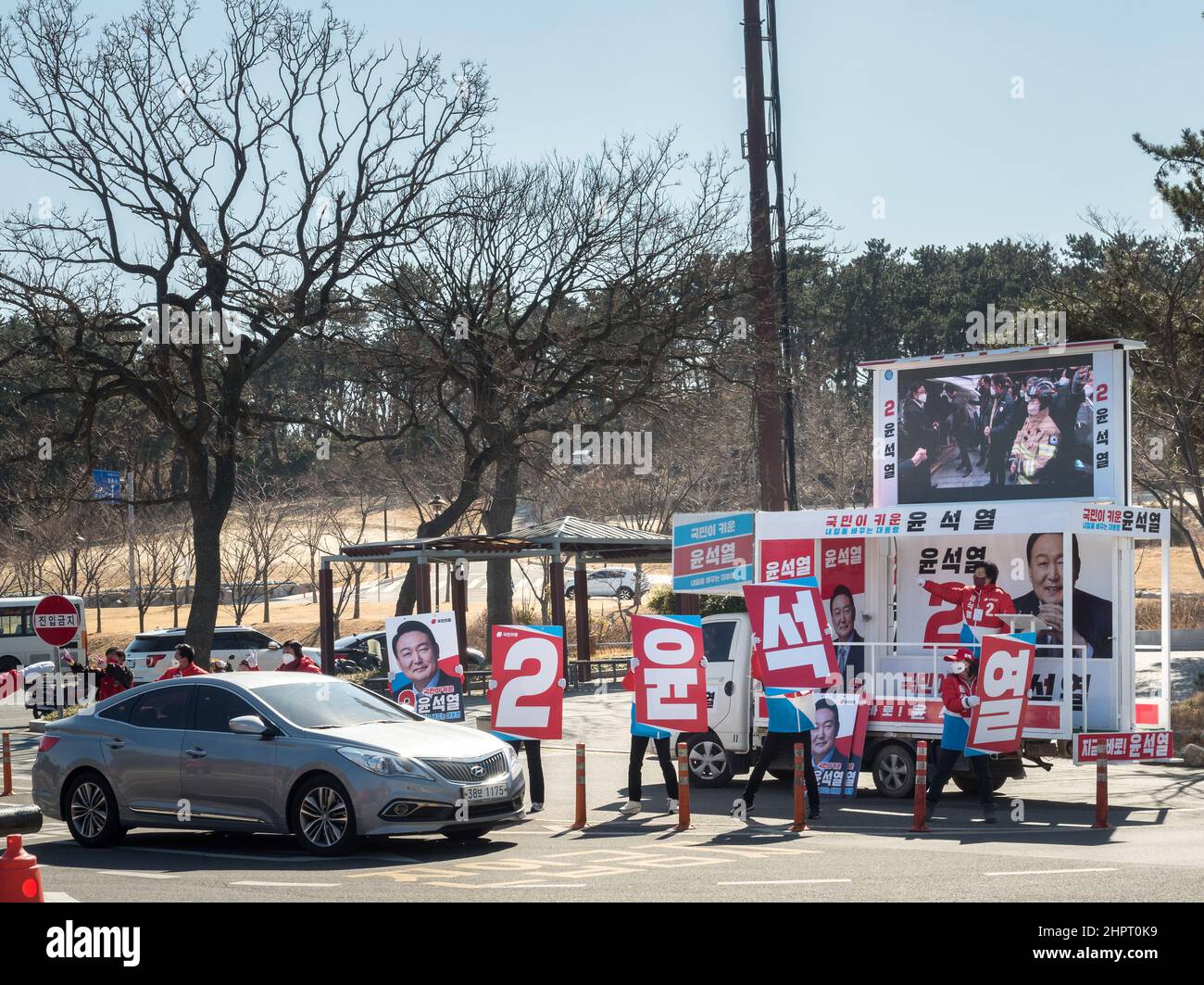 Ulsan, South Korea Supporters of Yoon Sukyeol, presidential nominee