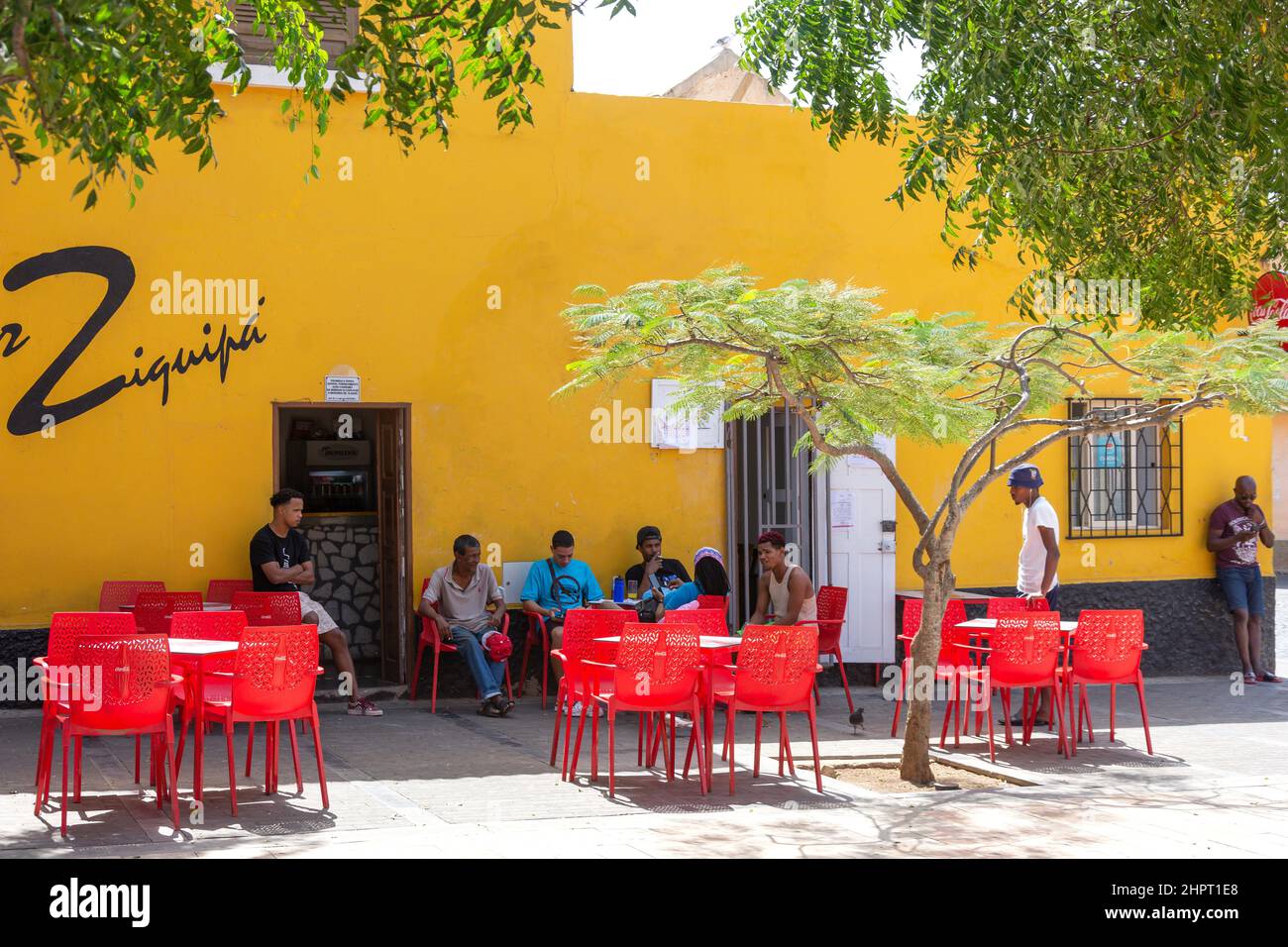 Ziquipa Bar in Town Square, Espargos, Sal (IIha do Sal), República de Cabo (Cape Verde) Stock Photo